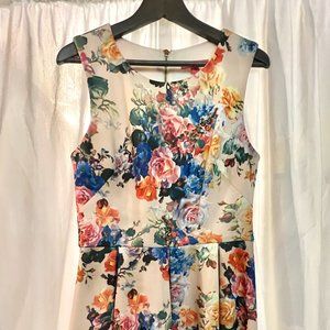 Festive, fun and floral Betsey Johnson dress for spring/summer!  | Size 10